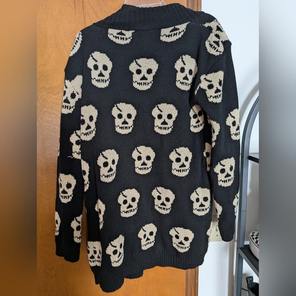 Black Skull Cardigan - Picture 3 of 3